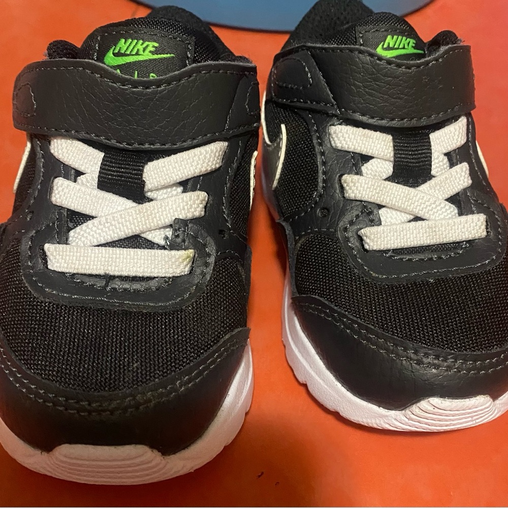 Nike Kids Black Sneakers - Picture 7 of 13